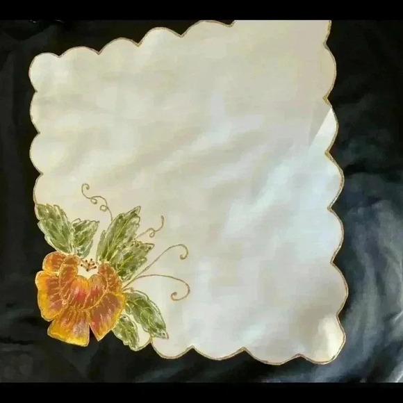 VINTAGE hand painted table  runner and 3 place mats. Never used - Picture 6 of 13